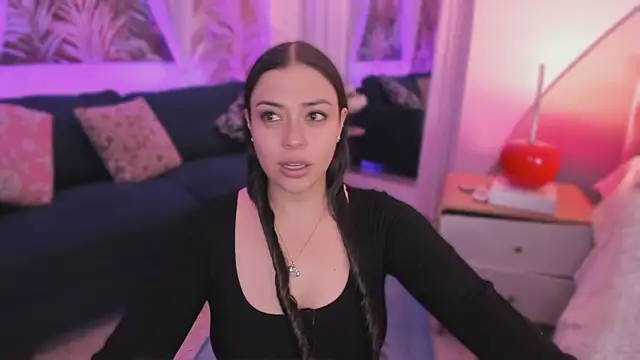 Nicolle W online show from November 2025 11:57:02 AM