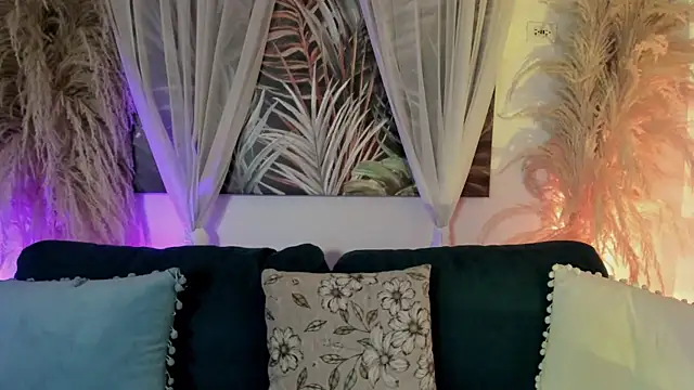 Nicolle W online show from April 2026 09:24:01 AM