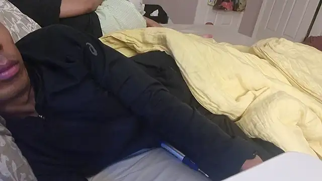 AmateurGuy23 online show from November 2025 05:12:02 PM