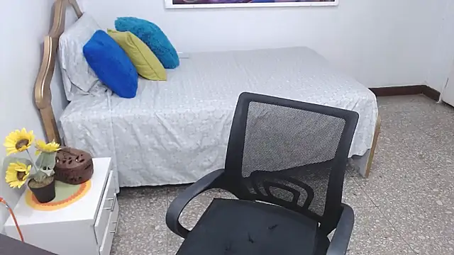 emiliaa hot online show from December 2024 11:47:01 PM