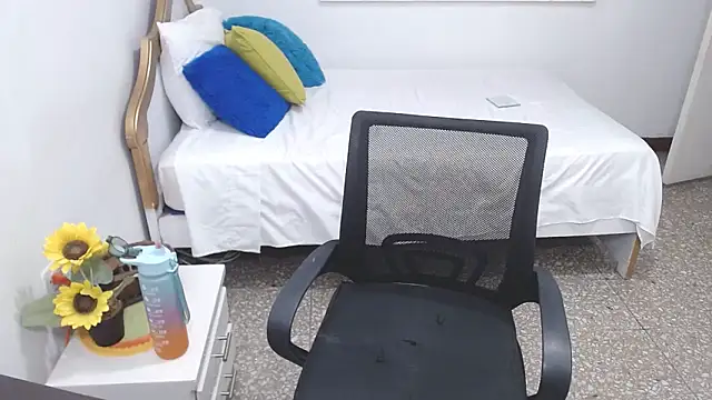 emiliaa hot online show from February 2025 10:19:01 PM