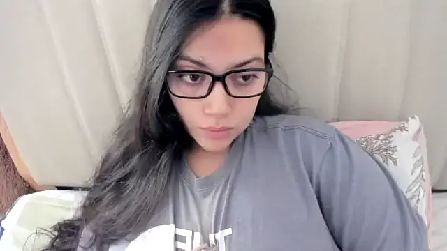 Snapshot of roniewester chatting on December 2025 01:27:01 PM roniewester online show from December 2025 01:27:01 PM