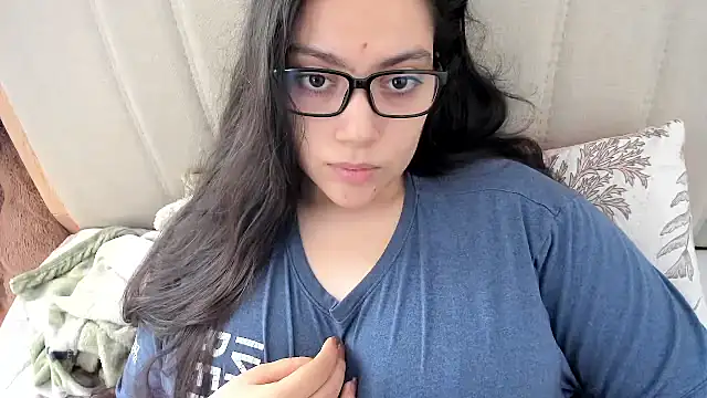 Snapshot of roniewester chatting on February 2026 02:29:01 PM roniewester online show from February 2026 02:29:01 PM