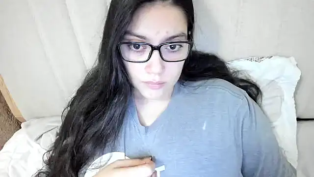 Snapshot of roniewester chatting on February 2026 02:45:01 AM roniewester online show from February 2026 02:45:01 AM