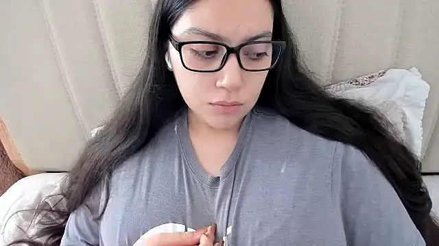 Snapshot of roniewester chatting on February 2026 02:51:02 PM roniewester online show from February 2026 02:51:02 PM