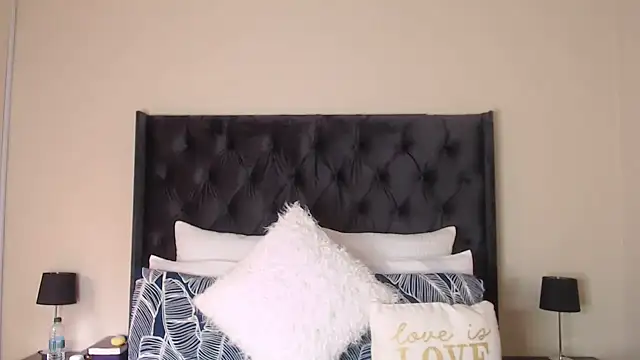 Snapshot of Sexynaughty_Gal chatting on March 2025 08:38:01 AM Sexynaughty Gal online show from March 2025 08:38:01 AM