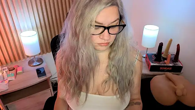 MarianL0ve online show from April 2026 10:44:01 AM