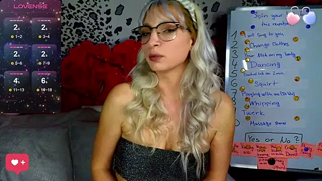 Snapshot of KittyMia chatting on February 2025 08:10:01 PM KittyMia online show from February 2025 08:10:01 PM