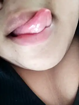 Srishtijain51 online show from February 2025 05:26:02 AM