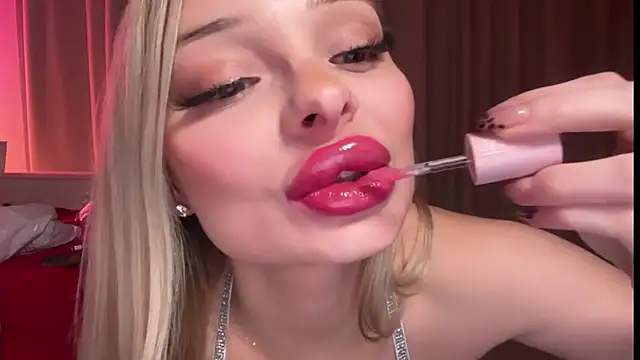 Snapshot of HannaXLove chatting on November 2025 04:24:01 PM HannaXLove online show from November 2025 04:24:01 PM