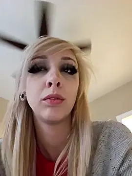 AmethystFoxx online show from November 2025 09:28:01 PM