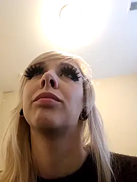 Snapshot of AmethystFoxx chatting on December 2025 10:15:02 PM AmethystFoxx online show from December 2025 10:15:02 PM