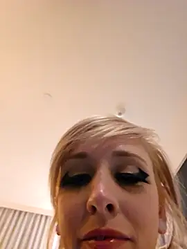 Snapshot of AmethystFoxx chatting on February 2026 06:34:02 AM AmethystFoxx online show from February 2026 06:34:02 AM