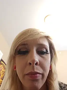 Snapshot of AmethystFoxx chatting on June 2026 08:13:01 PM AmethystFoxx online show from June 2026 08:13:01 PM