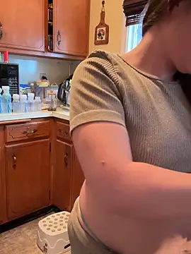 Snapshot of Mini_And_The_Bear chatting on February 2026 09:46:02 PM Mini And The Bear online show from February 2026 09:46:02 PM