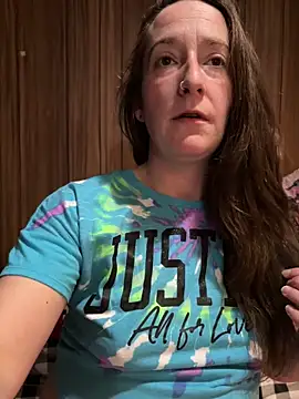 Snapshot of Mini_And_The_Bear chatting on February 2026 07:10:02 PM Mini And The Bear online show from February 2026 07:10:02 PM