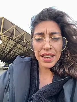 amanilouve online show from November 2025 03:23:01 PM