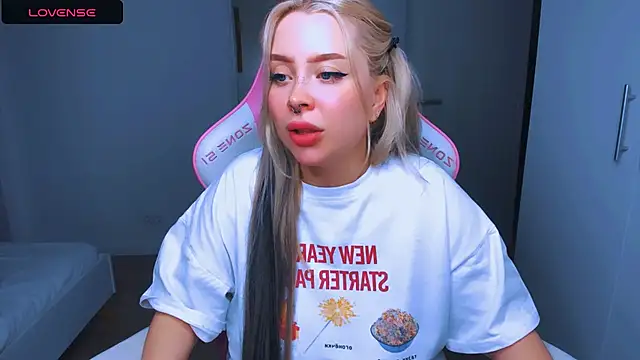 MonaLauu online show from January 2025 02:04:01 PM