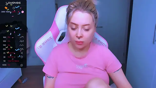 MonaLauu online show from February 2025 02:22:02 AM