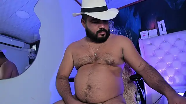 Snapshot of MichaelBear_ chatting on February 2025 03:08:02 PM MichaelBear online show from February 2025 03:08:02 PM