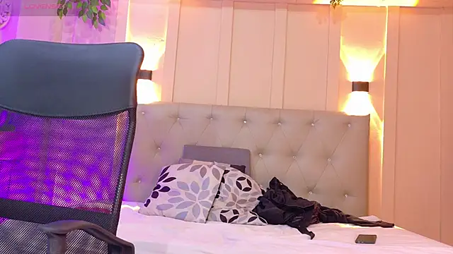 nicol snow online show from November 2025 01:11:01 PM