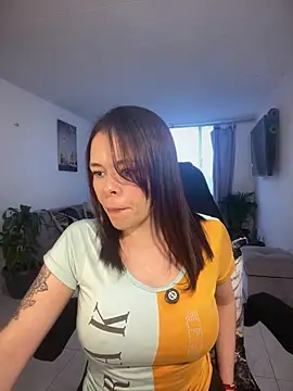 Snapshot of carolina16love chatting on November 2025 10:23:02 PM carolina16love online show from November 2025 10:23:02 PM