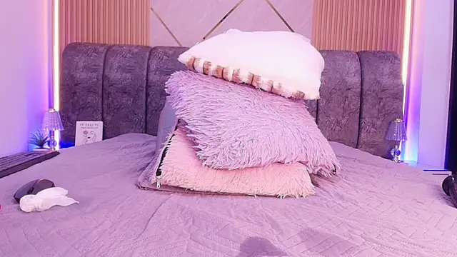 naia blessed online show from April 2026 10:57:02 PM