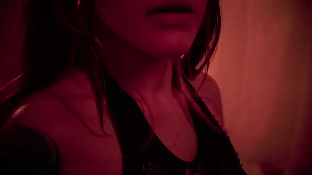 Snapshot of HannaMoom chatting on November 2025 10:25:01 PM HannaMoom online show from November 2025 10:25:01 PM