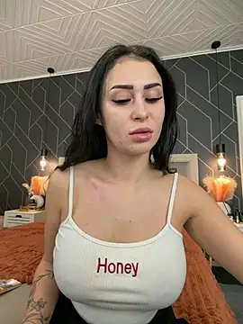 EmyLaveau online show from January 2026 06:18:02 AM