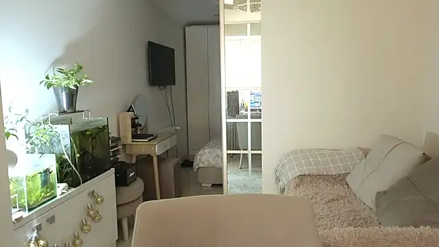 remirann  online show from March 2026 01:47:01 PM