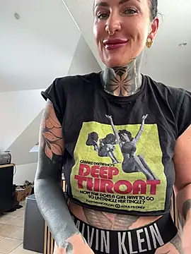 Snapshot of InkedBiitch chatting on May 2026 05:34:01 AM InkedBiitch online show from May 2026 05:34:01 AM