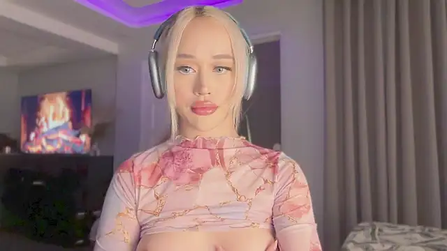 Snapshot of Carrie_Colbyxx chatting on February 2025 07:54:01 PM Carrie Colbyxx online show from February 2025 07:54:01 PM