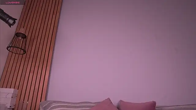 mia-reeves online show from April 2026 02:39:01 PM