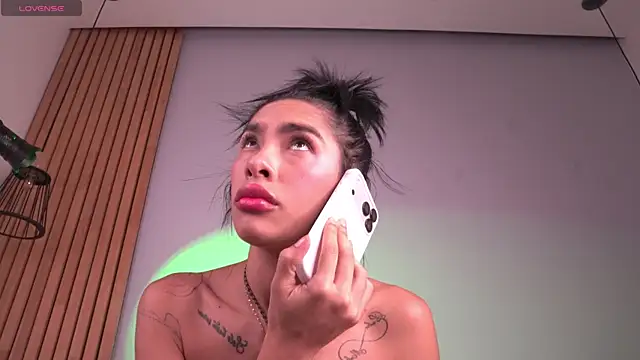 mia-reeves online show from April 2026 06:45:01 PM