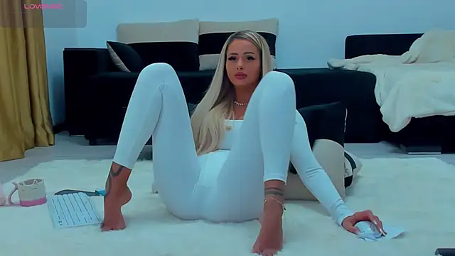 Snapshot of MelanieLexxx chatting on January 2025 01:27:01 PM MelanieLexxx online show from January 2025 01:27:01 PM