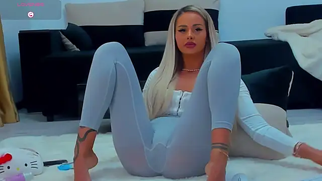 Snapshot of MelanieLexxx chatting on January 2025 05:49:01 PM MelanieLexxx online show from January 2025 05:49:01 PM