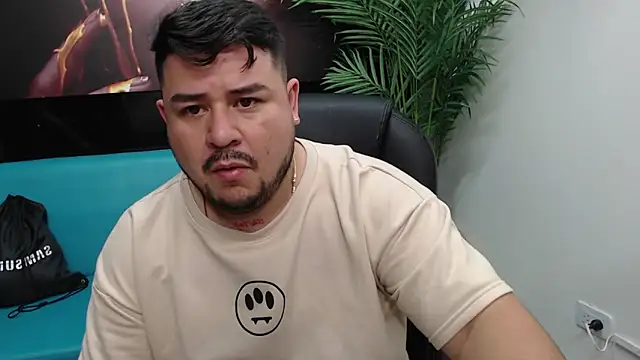 Snapshot of oso_dirty_ chatting on December 2024 05:50:02 PM oso dirty online show from December 2024 05:50:02 PM