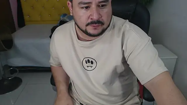 Snapshot of oso_dirty_ chatting on February 2025 05:40:02 PM oso dirty online show from February 2025 05:40:02 PM