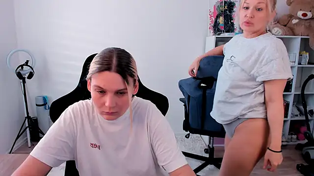 hotblonds online show from February 2026 11:25:02 AM