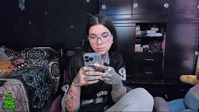 Snapshot of Lilmarieee chatting on December 2024 08:10:02 PM Lilmarieee online show from December 2024 08:10:02 PM