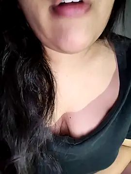 Annerae online show from November 2025 09:05:02 PM