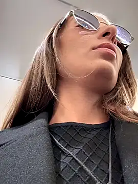 Snapshot of YOUR-KARINA chatting on December 2024 08:26:01 AM YOUR-KARINA online show from December 2024 08:26:01 AM