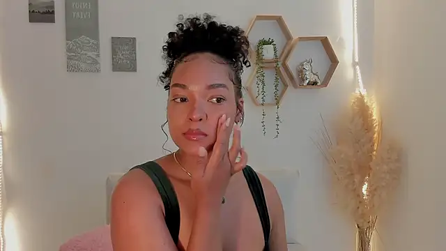 Snapshot of mariam_hill chatting on July 2026 10:56:01 PM mariam hill online show from July 2026 10:56:01 PM