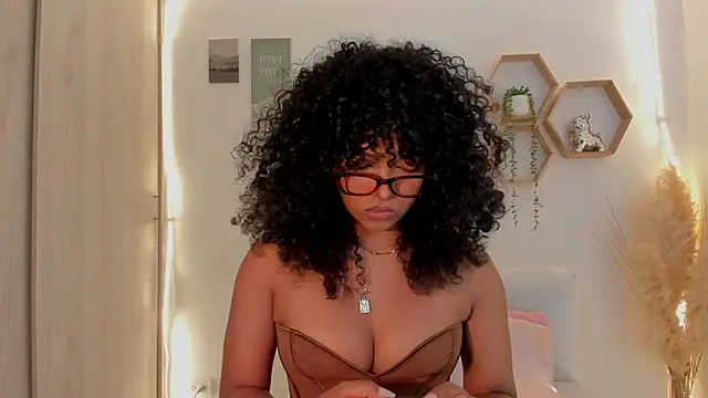Snapshot of mariam_hill chatting on July 2026 07:05:02 PM mariam hill online show from July 2026 07:05:02 PM