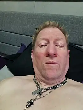 tomtom111111 online show from March 2026 03:18:01 PM