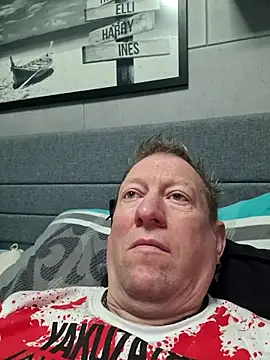 tomtom111111 online show from April 2026 03:06:01 PM