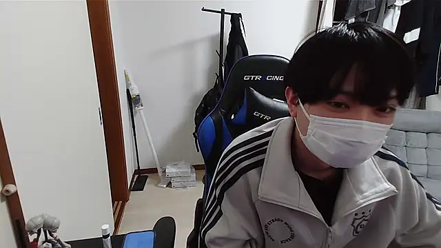 Snapshot of pychan chatting on March 2026 12:18:01 PM pychan online show from March 2026 12:18:01 PM