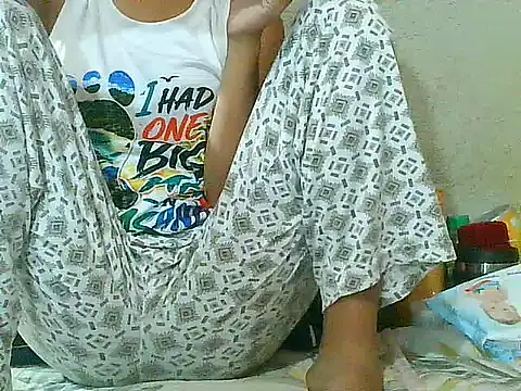 Snapshot of PinaySkinnyGirl chatting on June 2026 10:27:02 PM PinaySkinnyGirl online show from June 2026 10:27:02 PM