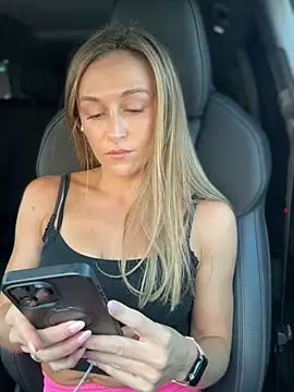 lunagirl13 online show from August 2026 11:06:01 PM