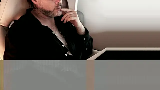 Snapshot of Sanders_White chatting on December 2024 01:47:01 AM Sanders White online show from December 2024 01:47:01 AM